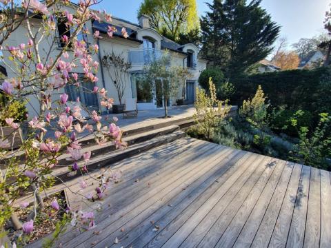 La terrasse en bois, du brun au gris. Il ne faut plus se mentir.