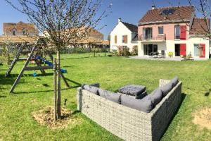 La terrasse bois, une vérritable pièce de vie pour les grands et les petits. (Saclay 91)