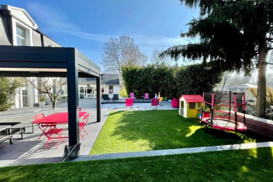 Terrasse minérale en grès cérame et aménagement de jardin à Créteil 94