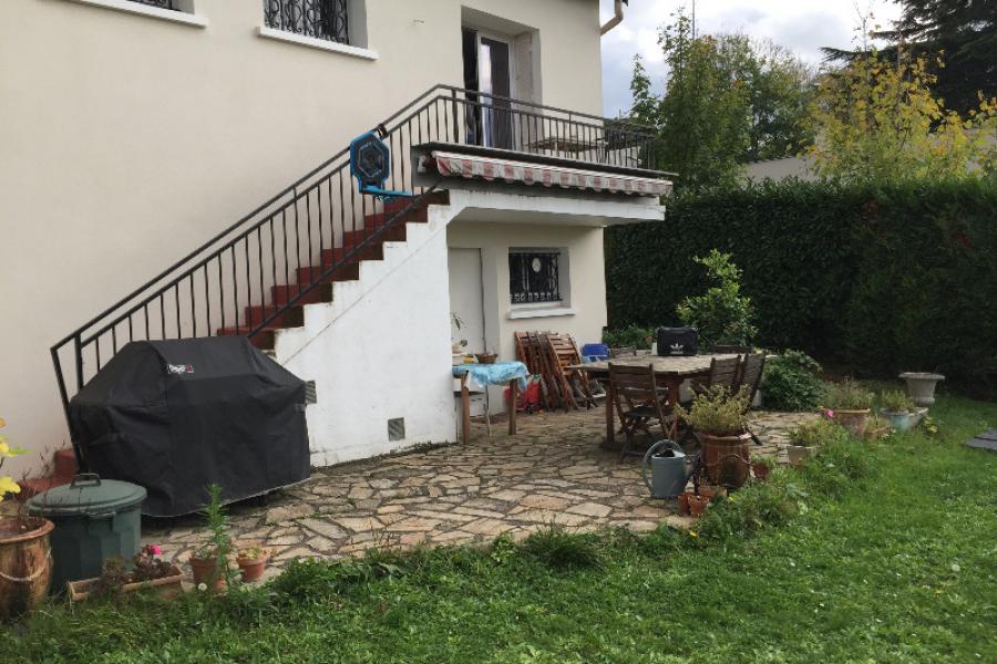 Terrasse bois en hauteur/ autoportante où comment allier pièce de vie à l'étage et espace extérieur.