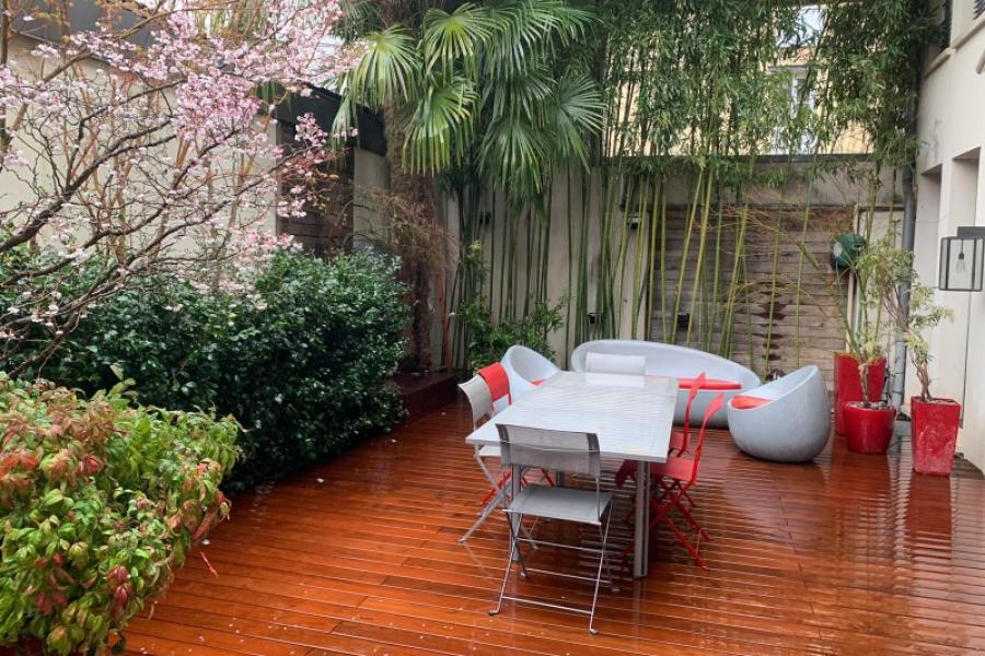 Réalisation de l'aménagement d'un jardin entre les murs de Boulogne Billancourt