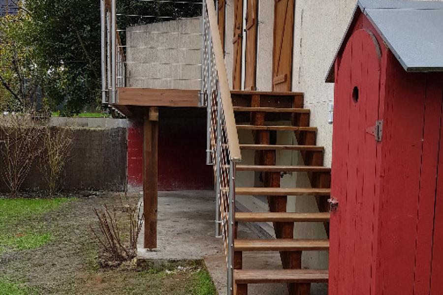 Terrasse bois en hauteur/ autoportante où comment allier pièce de vie à l'étage et espace extérieur.